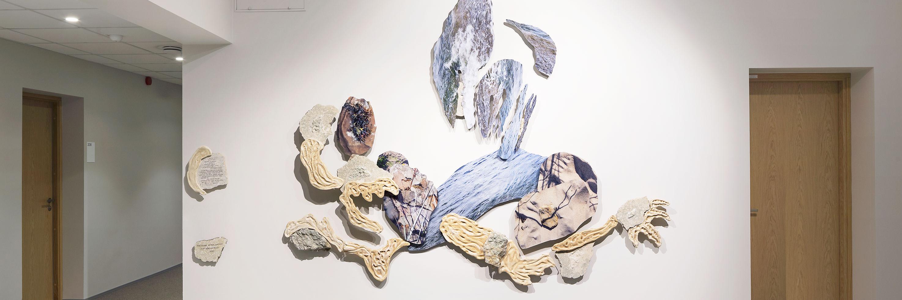 Mari-Leen Kiipli ja Mari Volensi installatsioon „Vesi kõneleb meist“. 