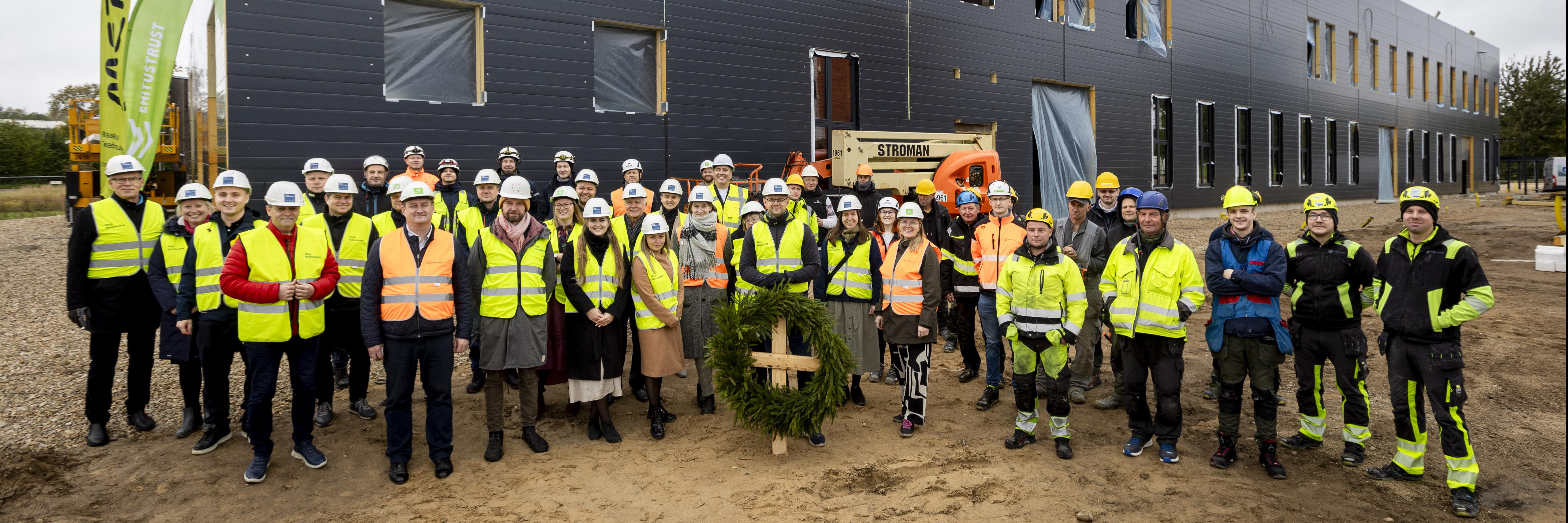 METK aretuskeskuse II hoone sarikapärja allatoomine. Foto: Marko Mumm